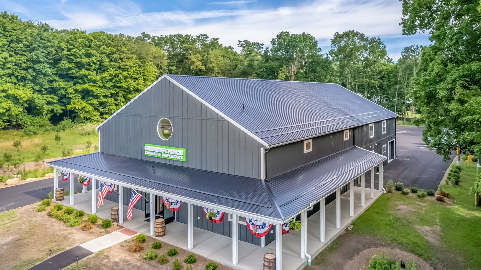 The Farmers Choice New Paltz barn storefront and lawn